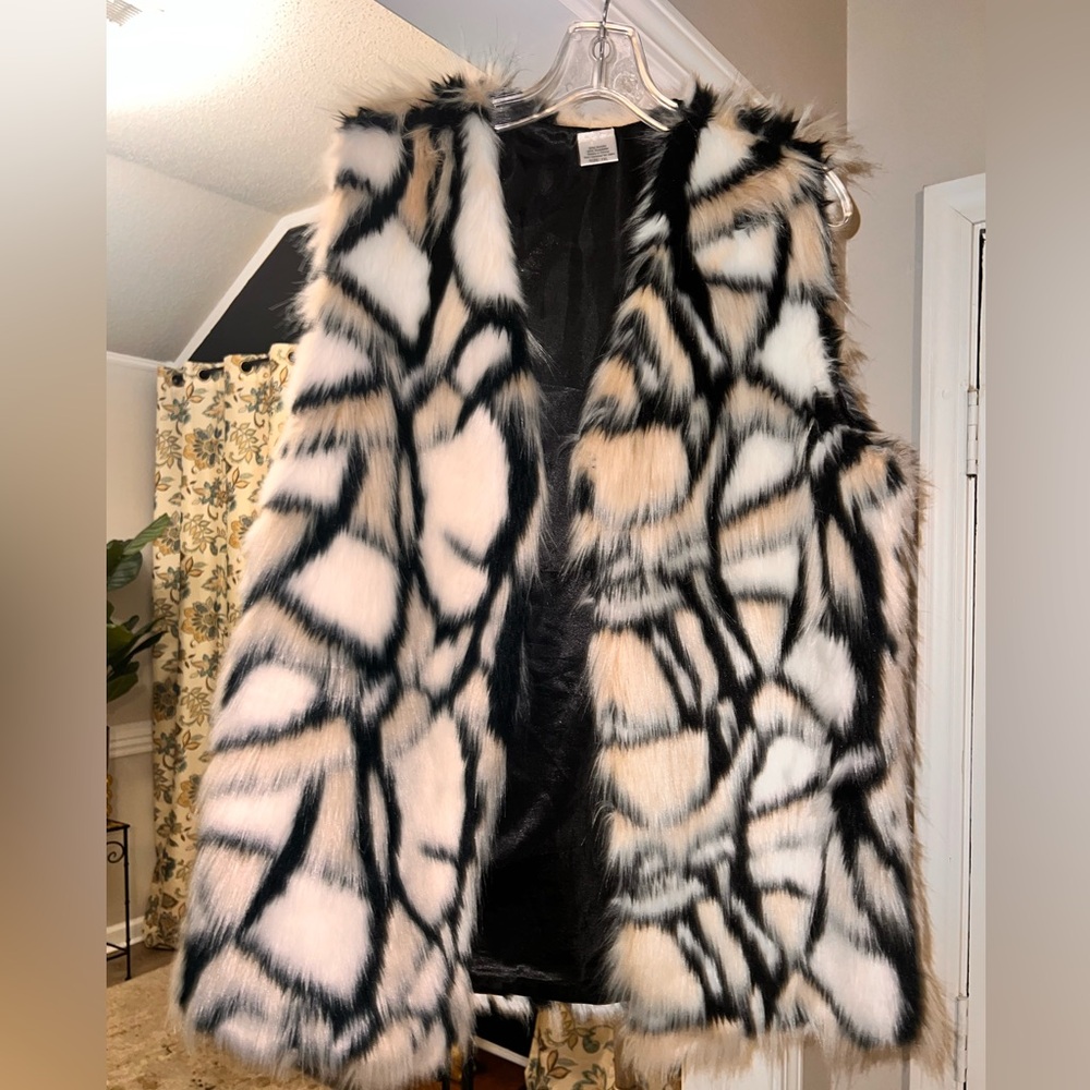 Women’s faux fur vest